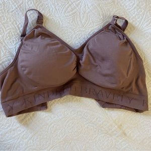 Kindred bravely nursing bra size Large